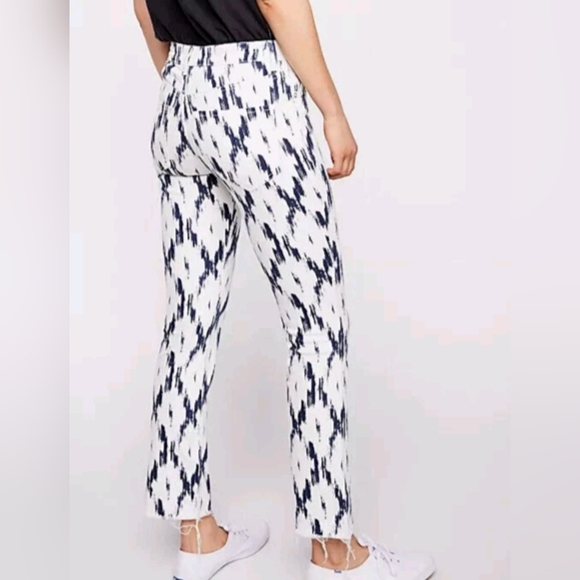 ❤️ FREE PEOPLE HIGH RISE CROP FLARE JEANS - BLUE WHITE INDIGO SKIES IKAT PRINT 6 - Picture 4 of 13